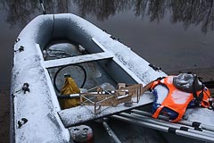 Лодка под снегом Лодка под снегом