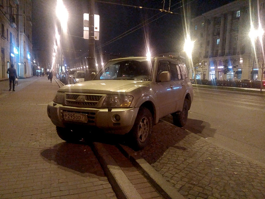 Всегда так паркуемся в Питере Всегда так паркуемся в Питере
