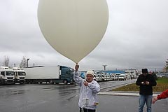 Дмитрий Булавинов с запускаемым оборудованием Дмитрий Булавинов с запускаемым оборудованием