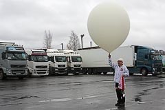 Дмитрий Булавинов с запускаемым оборудованием Дмитрий Булавинов с запускаемым оборудованием