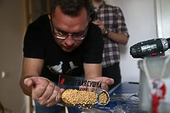 Иван Половинкин и эклер-космонавт Иван Половинкин и эклер-космонавт