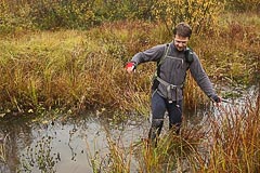 Александр Кутищев разведывает брод Александр Кутищев разведывает брод